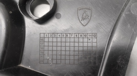 Boczek osłona bagażnika lewa LAMBORGHINI AVENTADOR 11-