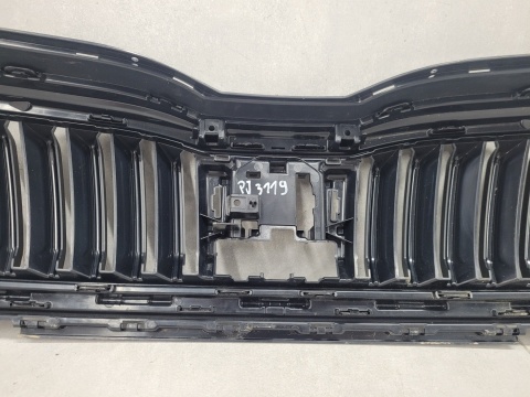 Grill atrapa zderzaka przód Skoda Octavia 4 IV 5E3 19-23