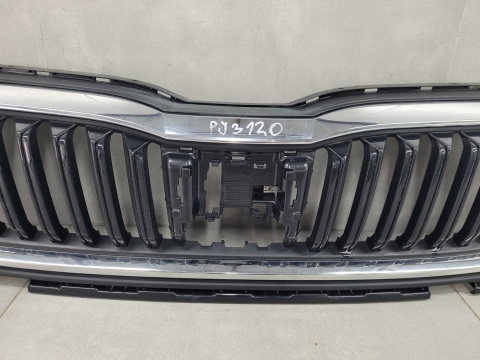Grill atrapa zderzaka przód Skoda Octavia 4 IV 5E3 19-23
