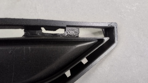 kratka zderzaka środkowa 670040749 Maserati Levante 16-