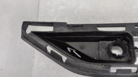 kratka zderzaka środkowa 670040749 Maserati Levante 16-