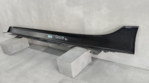 Listwa progowa prawa BMW 1 F40 2 F44 19- próg