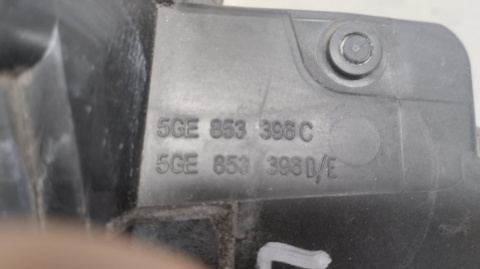 Osłona portu ładowania klapka wlewu emblemat Volkswagen Golf VII GTE 5GE853396