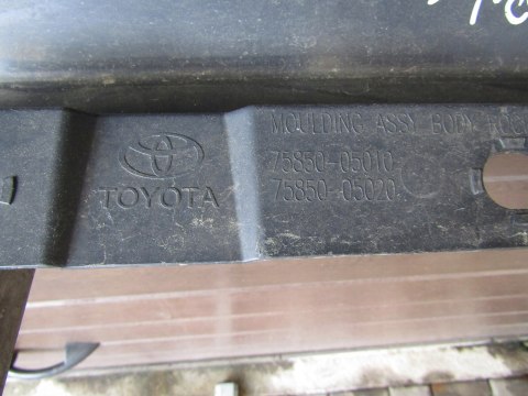 Listwa progowa prawa Toyota Avensis T27 09- próg