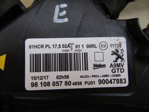 LAMPA PRZÓD PEUGEOT 208 I LIFT ZWYKŁA SOCZEWKA Z LED 15-19 LH LEWA 9810805780