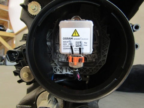 LAMPA PRZÓD SUZUKI BALENO II KSENON RH PRAWA 100-18513