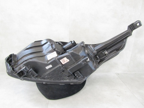 LAMPA PRZÓD KIA CEED 3 III LIFT ZWYKŁA SOCZEWKA CZARNA 21- RH 92102J7051