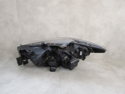 LAMPA PRZÓD MAZDA CX5 II 2 LED 16-21 RH KB8M51030