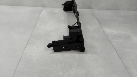 Osłona górna chłodnicy kierownica powietrza BMW 5 F10 F11 / 7 F01 F02 OEM