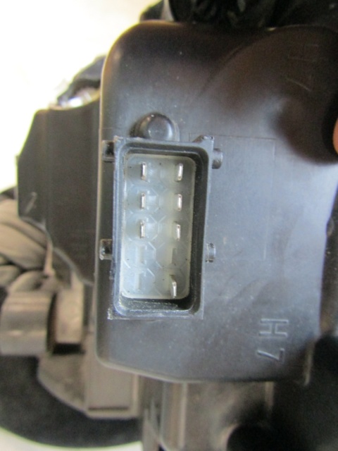 LAMPA PRZÓD CITROEN C3 AIRCROSS ZWYKŁA 17-21 RH 13468647