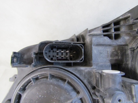 LAMPA PRZÓD MERCEDES C-KLASA ZWYKŁA 14-18 RH PRAWA A2058200261