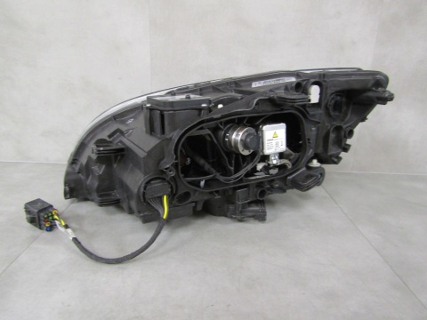 Lampa przód Volvo V60 S60 LIFT KSENON SKRĘTNY 14-18 RH PRAWY 31698825