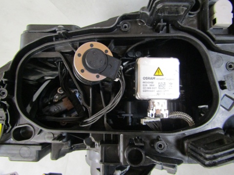 Lampa przód Volvo V60 S60 LIFT KSENON SKRĘTNY 14-18 RH PRAWY 31698825