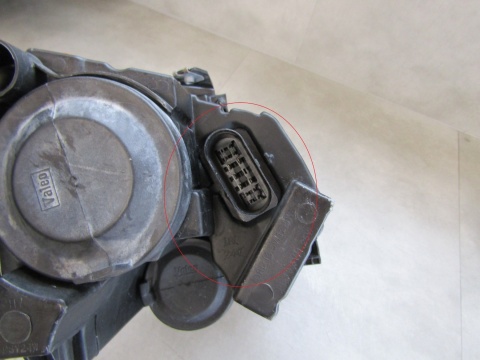 LAMPA PRZÓD VW POLO 6R KSENON NIESKRĘTNY + LED 09-14 LH 6R1941039D