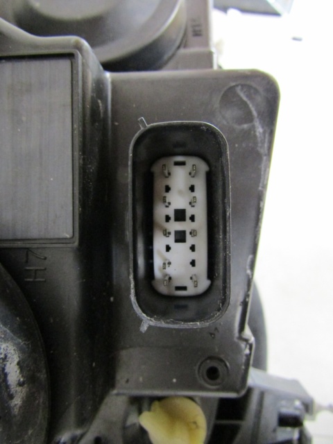 LAMPA PRZÓD FORD TRANSIT COURIER ZWYKŁA 14- LH JT76 13W030 AD