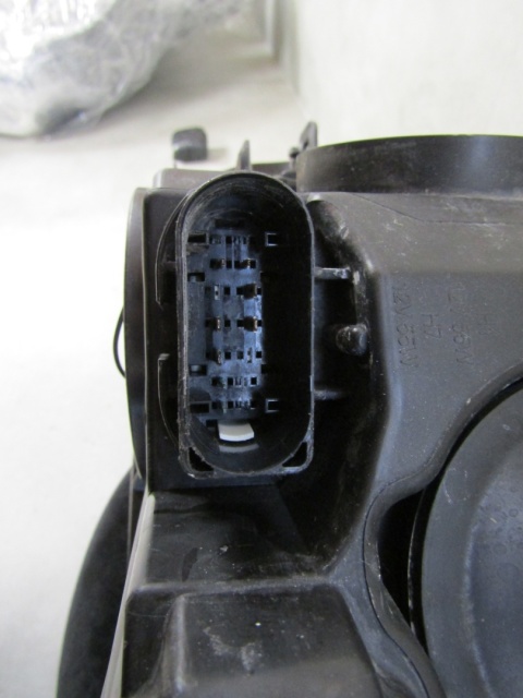 LAMPA PRZÓD FORD FOCUS MK3 III ZWYKŁA RH PRAWA CIEMNA 10-14