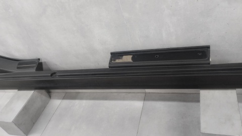 Listwa progowa prawa Mini Cooper S F55 5d 13- 51777315524