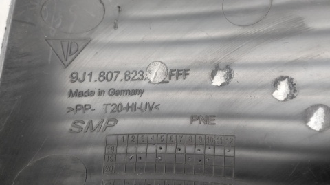 Kratka Środkowa Zderzaka Przód Porsche Taycan 9J1 Blenda 9J1807823