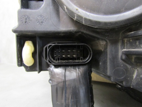 LAMPA PRZÓD SKODA KAROQ ZWYKŁA Z LED 17-21 RH PRAWA 57B941016A