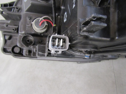 LAMPA PRZÓD TOYOTA YARIS 3 III LIFT ZWYKŁA SOCZEWKA 17-20 RH PRAWA