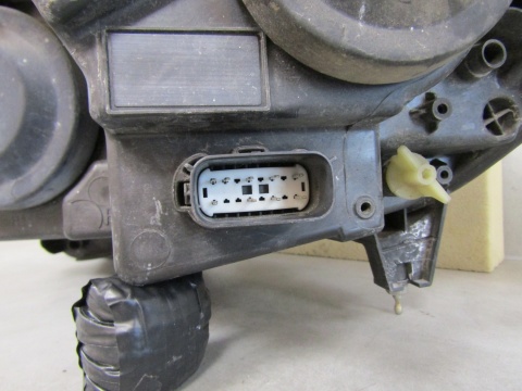 LAMPA PRZÓD FORD TRANSIT COURIER I LIFT ZWYKŁA RH PRAWA 17-23 JT7613W029CD