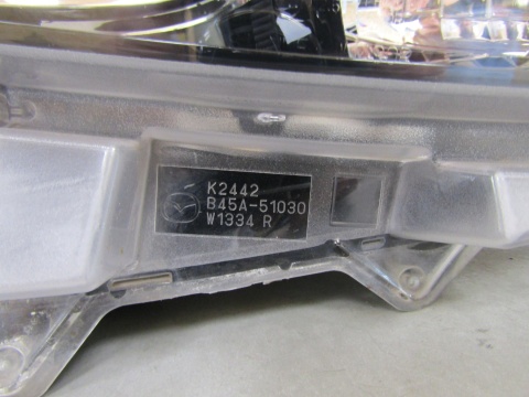 LAMPA PRZÓD MAZDA 3 III BM SOCZEWKA ZWYKŁA RH 13-16 BHR151030