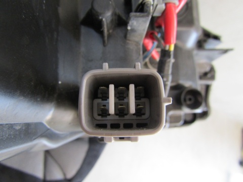 LAMPA PRZÓD TOYOTA YARIS 3 III LIFT ZWYKŁA SOCZEWKA 14-17 LH