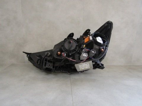 LAMPA PRZÓD MITSUBISHI ASX KSENON 10-12 RH PRAWA CZARNA