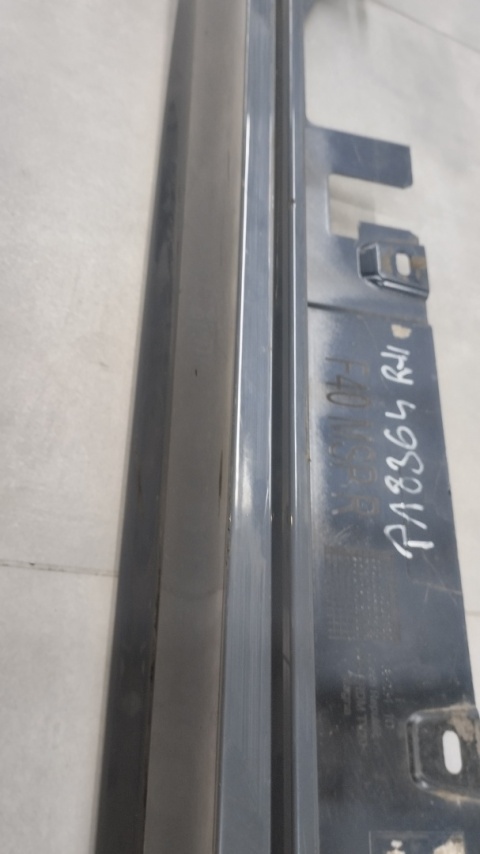 Listwa progowa prawa BMW 1 F40 M Pakiet 19-