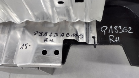 Listwa progowa prawa Kia Sportage IV 15- 21 Stopień + mocowanie