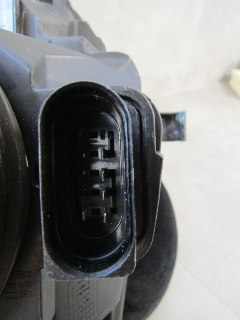 LAMPA PRZÓD FORD ECOSPORT II ZWYKŁA Z LED 12-17 LH LEWA 1513W030BG