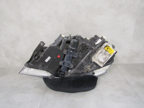 LAMPA PRZÓD SKODA SUPERB I KSENON NIESKRĘTNY RH PRAWA 01-06