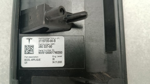 Listwa ozdobna zderzaka tylnego Tesla Y /+ kamerka