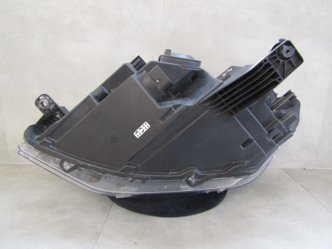 LAMPA PRZÓD VW CADDY 2K8 IV ZWYKŁA 20- RH PRAWA