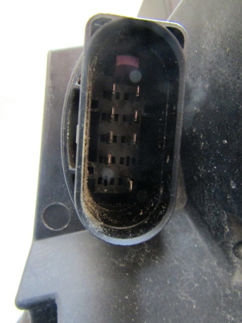 LAMPA PRZÓD VW CADDY 2K8 IV ZWYKŁA 20- RH PRAWA