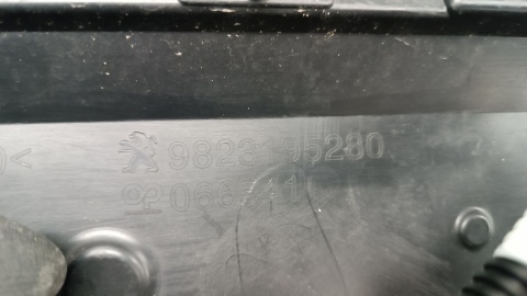 Zderzak tył tylny Peugeot 208 2 II 19- / + lampa + wiązka