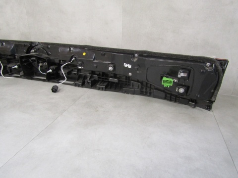 LAMPA TYLNA KLAPY BAGAŻNIKA BLENDA VW TOUAREG III LIFT 23- 760945307E