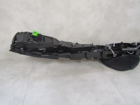 LAMPA TYLNA KLAPY BAGAŻNIKA BLENDA VW TOUAREG III LIFT 23- 760945307E