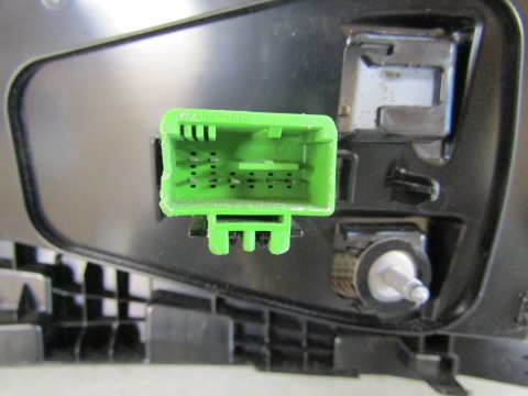 LAMPA TYLNA KLAPY BAGAŻNIKA BLENDA VW TOUAREG III LIFT 23- 760945307E