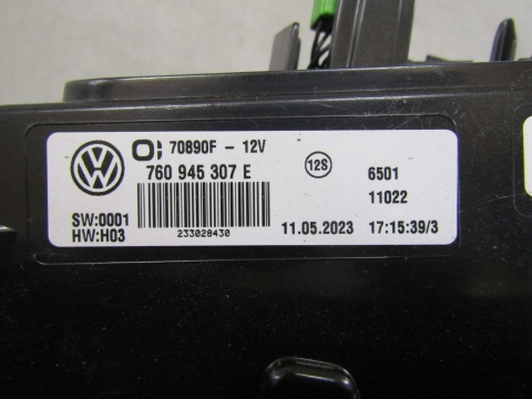 LAMPA TYLNA KLAPY BAGAŻNIKA BLENDA VW TOUAREG III LIFT 23- 760945307E