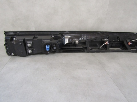 LAMPA BLENDA TYLNA ŚRODKOWA W KLAPĘ VOLKSWAGEN PASSAT B9 24- 3J0945303