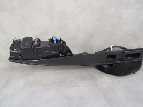 LAMPA BLENDA TYLNA ŚRODKOWA W KLAPĘ VOLKSWAGEN PASSAT B9 24- 3J0945303