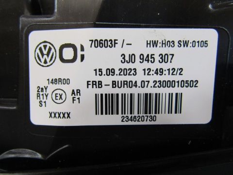 LAMPA BLENDA TYLNA ŚRODKOWA W KLAPĘ VOLKSWAGEN PASSAT B9 24- 3J0945303