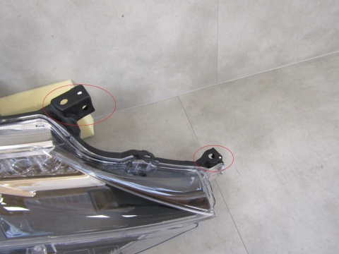 Lampa Przód Toyota Auris II 2 ZWYKŁA SOCZEWKA Z LED 12-15 RH PRAWA 81110-02E21