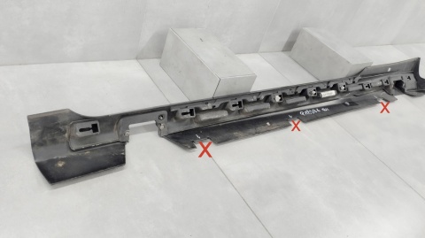 Listwa progowa prawa Ford Fiesta MK7 ST 3d Lift 12-