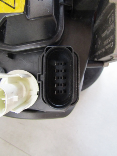 LAMPA PRZÓD SKODA SUPERB I KSENON NIESKRĘTNY LH LEWA 01-06 3U1941009C