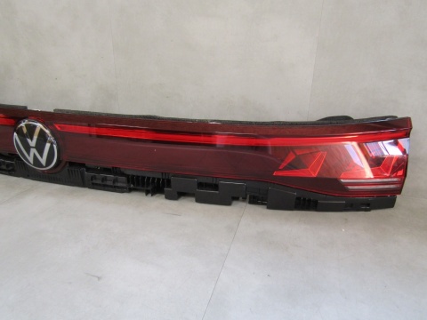 LAMPA TYLNA KLAPY BAGAŻNIKA BLENDA VW TOUAREG III LIFT 23- 760945307E
