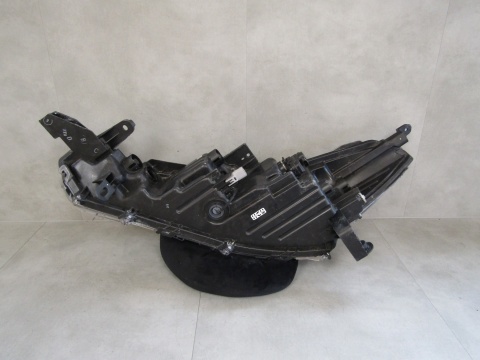 LAMPA PRZÓD TOYOTA COROLLA CROSS LED 20- RH PRAWA HASCO 16-183