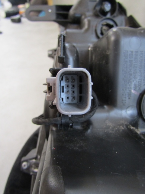 LAMPA PRZÓD TOYOTA COROLLA CROSS LED 20- RH PRAWA HASCO 16-183
