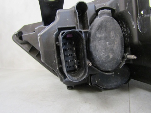 LAMPA PRZÓD AUDI Q3 8U0 ZWYKŁA 11-14 RH 8U0941004M